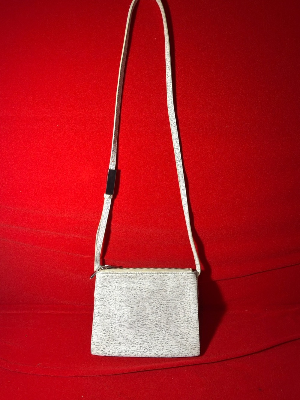 White Pebbles Leather Bag Aritzia Auxiliary - Sleek Everyday Shoulder Purse